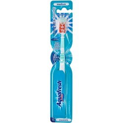 Зубная щетка Aquafresh уайт энд шайн средней жесткости